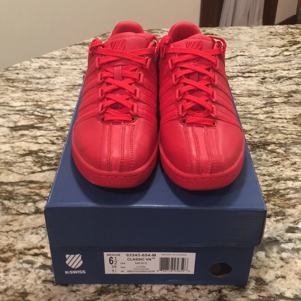 Gently used tennis shoe